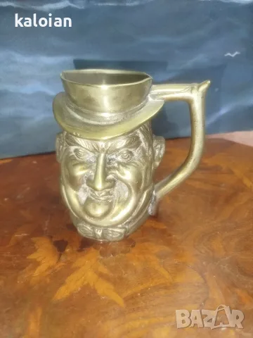 Винтидж фигурална халба от масивен месинг, известна в традицията като „Toby Jug“ или „Toby Mug“