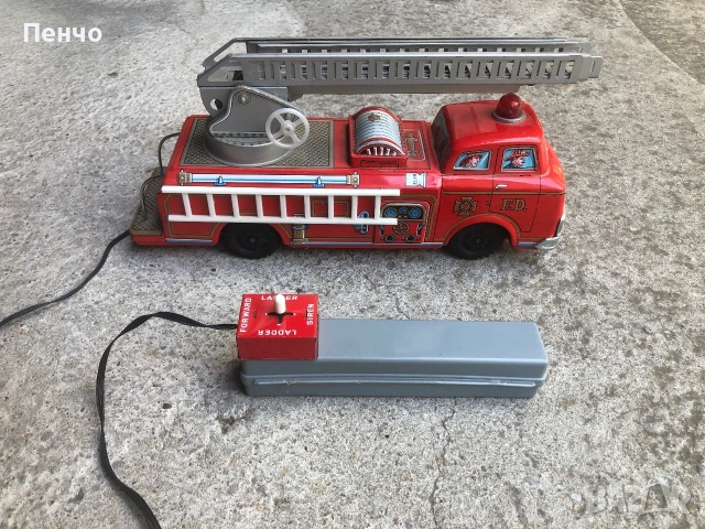 стара ламаринена играчка ПОЖАРНА с дистанционно - MADE IN JAPAN