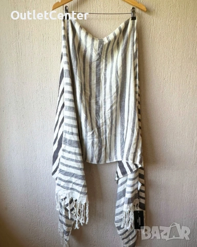Нов шал от копринена смес Max Mara Weekend, снимка 4 - Шалове - 54885491