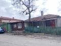 ПРОДАВА СЕ КЪЩА СЪС СОБСТВЕНО ДВОРНО МЯСТО, ГР. ДОБРИЧ, в района на Агромагазина, у, снимка 1