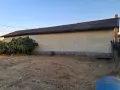 Продава се къща с помещение за бизнез на снимките се вижада само предния двор с голяма веранда , снимка 2