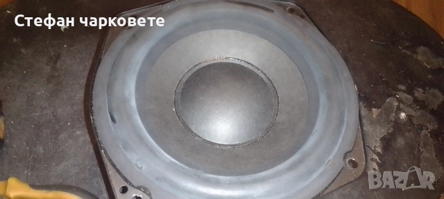 Басов говорител свалян от субуфер 