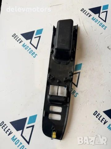 74232-0D670 пластмаса около копчета за ел. стъкла на предна лява врата от Toyota Yaris P13, 1.0i, снимка 6 - Части - 55572913