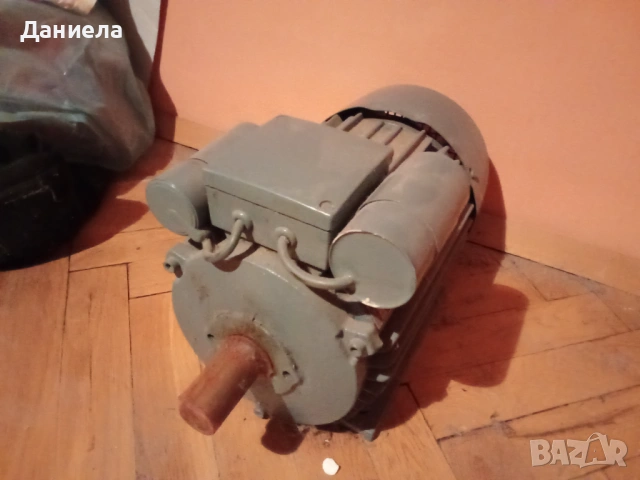 Продавам двигател за помпа