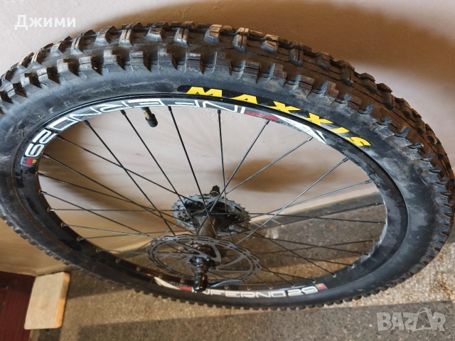 Цяла капла с гума MAXXIS MINION DHR II 26 x 2.50 (като нова ) с диск и касета