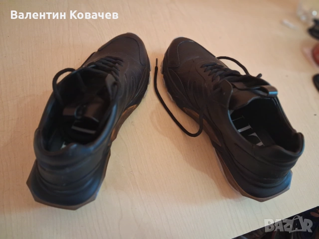 Продавам оригинални маратонки на Valentino Garavani, снимка 2 - Маратонки - 54854066