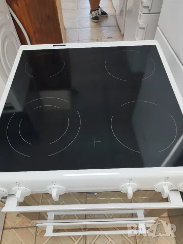 Свободно стояща печка с керамичен плот Electrolux с две години гаранция!, снимка 3 - Печки, фурни - 55685332