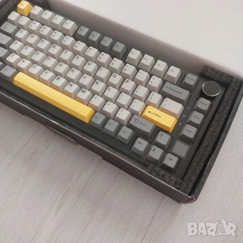 Чисто нова Безжична Механична Клавиатура Ajazz AK820 Pro TFT Екран Gift Switches | Hot-Swap, снимка 3 - Клавиатури и мишки - 54955585