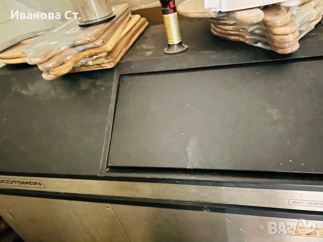 Професионален ледогенератор, снимка 2 - Обзавеждане за заведение - 54912147