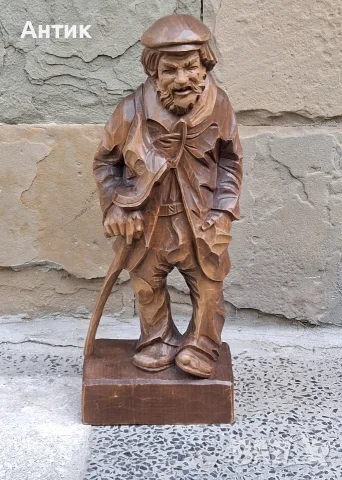 Красива Стара Дървена Фигура 
