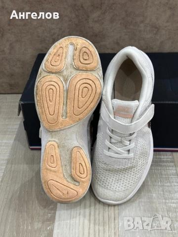 Nike Revolution детски маратонки, снимка 3 - Детски маратонки - 54491254