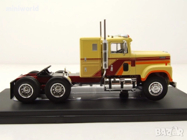 International Transtar 4300 влекач 1980 - мащаб 1:43 на IXO Models нов в PVC дисплей-кейс, снимка 5 - Колекции - 54701142
