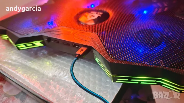 Охладителна подложка Klim Wind RGB за лаптопи до 17.3 инча черна rgb осветление с кутия като нова, снимка 9 - Джойстици и геймпадове - 55528632