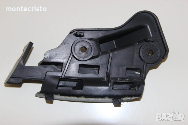 Десен държач предна броня VW Golf 5 plus 6 plus (2004-2014г.) 5M0807050 / 5M0807184 / 5M0807936 V VI, снимка 2 - Части - 54503249