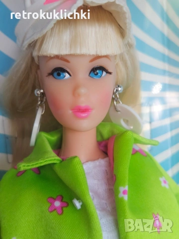 Колекционерска кукла Барби Far Out Barbie 1999, снимка 2 - Колекции - 55232654