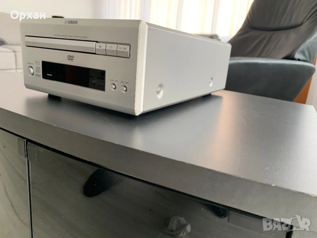 Yamaha DVD-E810 (PianoCraft) – Като ново! Висок клас CD/DVD плейър, снимка 2 - Аудиосистеми - 54271974
