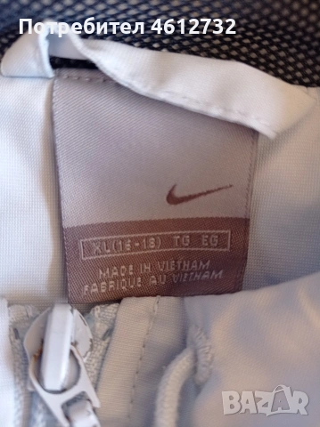 Дамска ветровита Nike, снимка 4 - Якета - 54136701