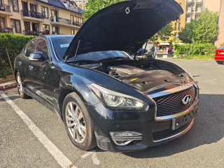 Infinity Q70 / 3.7 - 333 hp / 176000