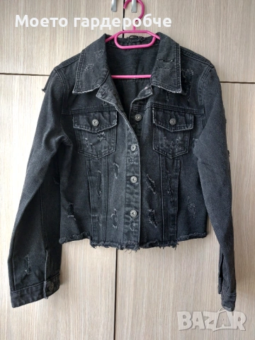 Дамско късо графитено черно дънково яке с накъсан ефект