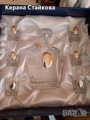 Продавам Сет бутилка и 6 чаши със сребро