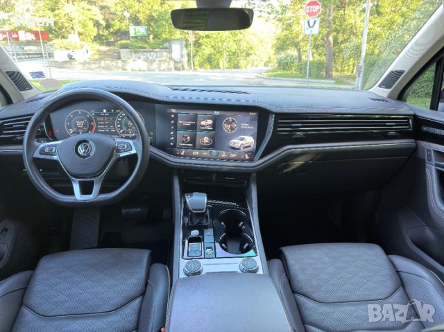 VW Touareg Elegance 3.0 V6 TDI, снимка 10 - Автомобили и джипове - 54878656