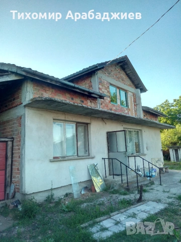 Продавам 2 къщи с 2 навеса 