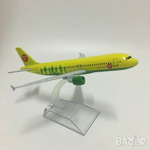 Еърбъс 320 самолет модел макет S7 Сибир метален A320 Русия руска компания полети пътници 1 класа баг, снимка 4 - Коли, камиони, мотори, писти - 54750205