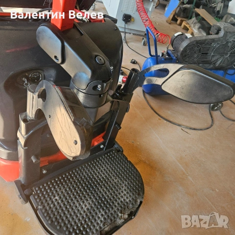 Електрическа палетна количка-стакер LINDE L14, снимка 14 - Други машини и части - 53972379