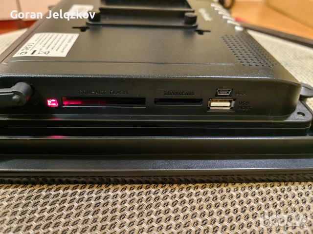 продава се мини монитор, снимка 3 - Монитори - 54126936