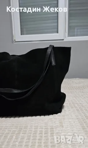 Дамската чанта тип шопър Gusti Leder Sienna Z.. Тя е изработена от мек естествен велур в черен , снимка 2 - Чанти - 55342156