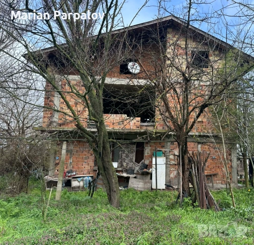 Двуетажна къща с голям двор в с. Езеро – отлична инвестиция с потенциал! 🏡