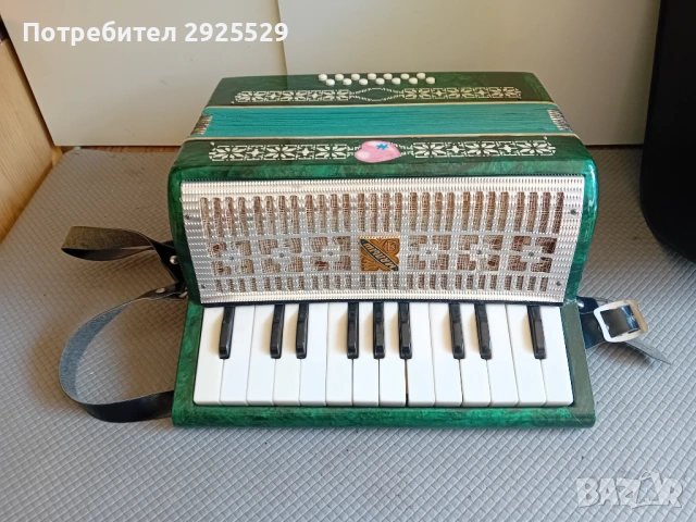 Детски Акордеон Малыш - СССР - 16 Баса, снимка 2 - Акордеони - 52042499