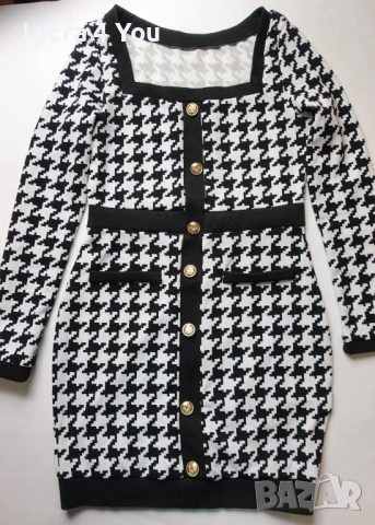 Красива рокля в черно и бяло със златисти метални копчета