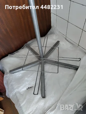 Продавам метален въртящ стелаж за картички вис.160см.шир.50см., снимка 3 - Стелажи и щандове - 55415486