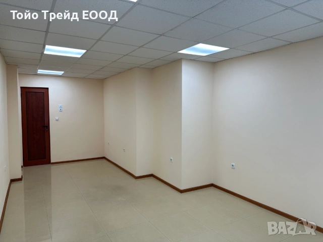 Давам под наем пощение офис в района на Колхозен пазар