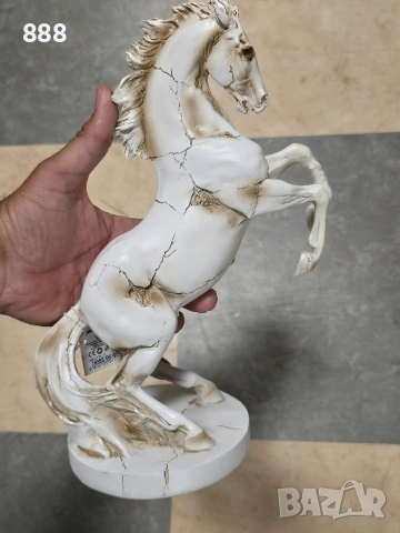 статуетка фигурка бял кон