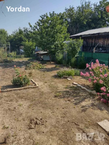 Къща с двор и гараж, снимка 5 - Къщи - 55409479