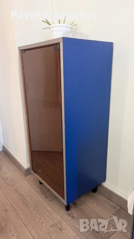 Продавам син шкаф със стъклена врата, снимка 4 - Шкафове - 55466707