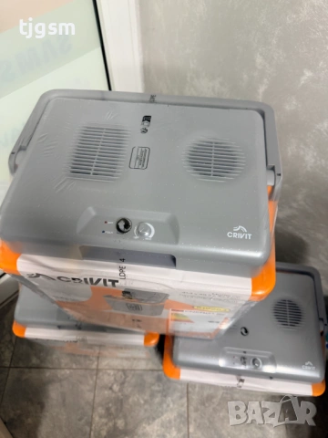 Хладилнa чанта Crivit - , 30л, 12V-220V топло студено, снимка 3 - Хладилни чанти - 54399703