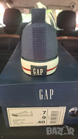 Продавам нови кецове GAP