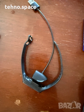Samsung Galaxy Fit-e фитнес гривна, работеща, с пукнат дисплей
