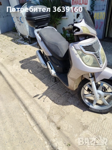 Продава се скутер много добро състояниев, снимка 2 - Мотоциклети и мототехника - 54981084