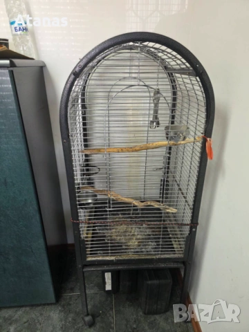 Масивна клетка за едри папагали с отваряем покрив