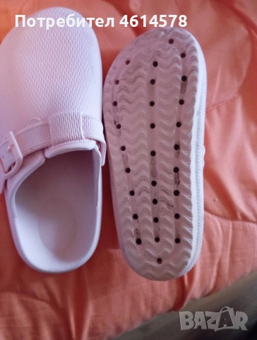 Продавам дамски чехли