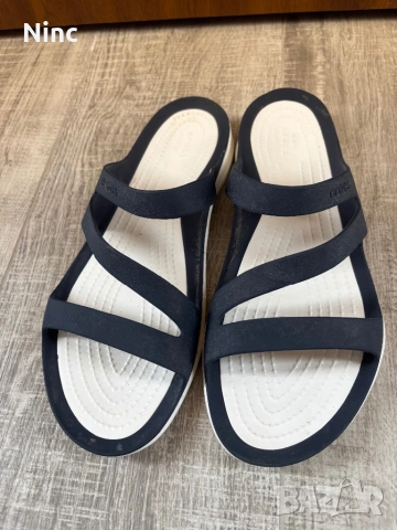 Дамски чехли Crocs 39, снимка 2 - Чехли - 54606234