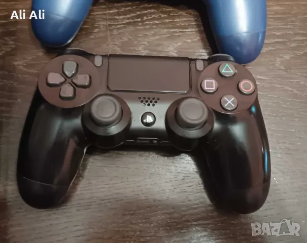 Продавам Plasystation 4 Pro с два джойстика, снимка 2 - PlayStation конзоли - 55653550