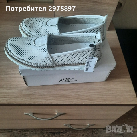 Продавам , снимка 2 - Дамски ежедневни обувки - 54856308