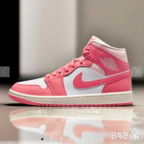 оригинални маратонки Air Jordan 1 Mid AJ1 Strawberries номер 36 ,5, снимка 5 - Маратонки - 54635277