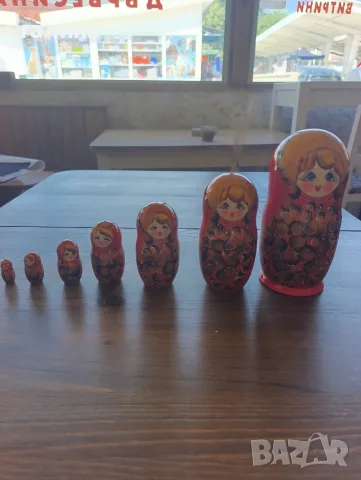 Ръчно рисувана руска матрьошка – комплект от 7 дървени кукли, снимка 4 - Антикварни и старинни предмети - 55393404