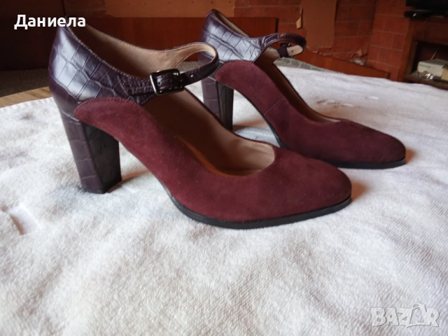 Продавам дамски официални, много елегантни обувки CLARKS, Естествена кожа